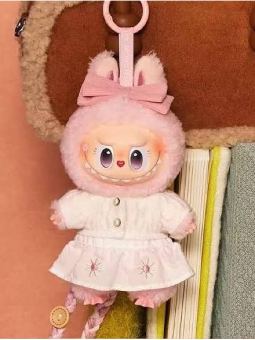 Mokoko fall into sweater labubu